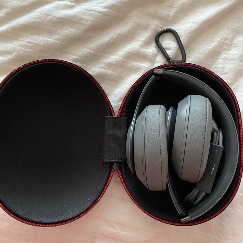 Matte Gray Studio 3 Wireless Beats